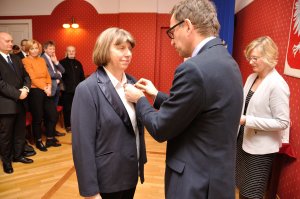 Uroczystość wręczenia Krzyży Wolności i Solidarności, Poznań 19 grudnia 2016. Na zdj. Barbara Napieralska