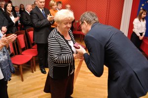 Uroczystość wręczenia Krzyży Wolności i Solidarności, Poznań 19 grudnia 2016. Na zdj.Stanisława Gruszczyńska